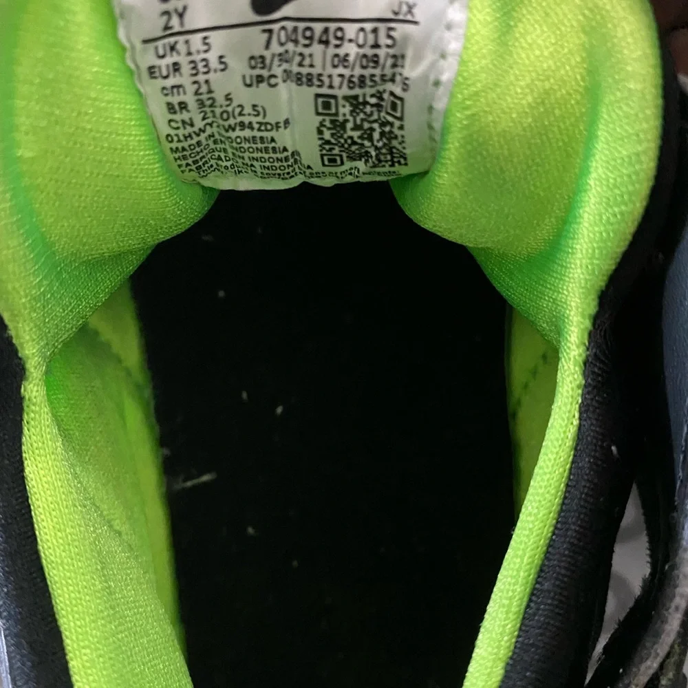 Boys Nike sneakers - Picture 5 of 11
